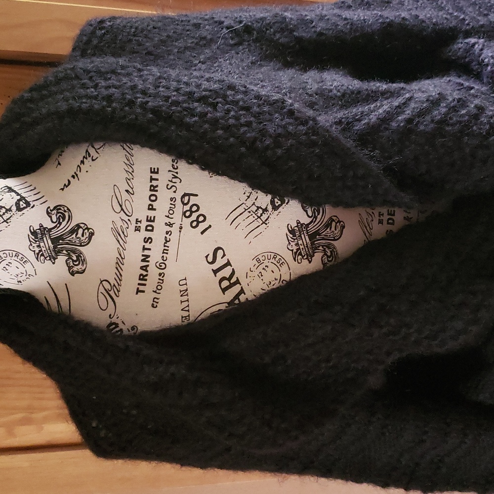 Rene Derby collection sweater - Picture 2 of 13